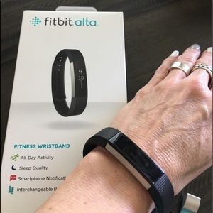 Fitbit Alta and 4 extra bands